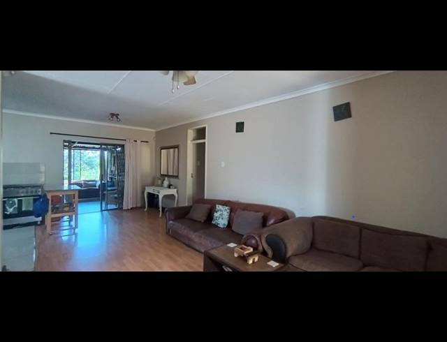 3 BEDROOM FREESTANDING FOR SALE IN SIGNAL HILL